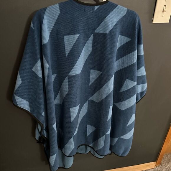 SERRA Women's Fleece Poncho Toggle Sides Geometric Blue Black One Size - Picture 9 of 9